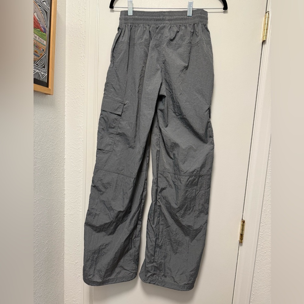 NIKE Women's Woven Cargo Pants In Grey | XS - Picture 3 of 6